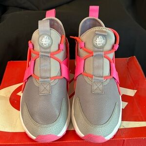 NIKE Air Huarache City Low